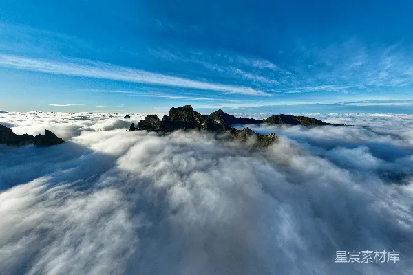 高清摄影 云雾中的山景