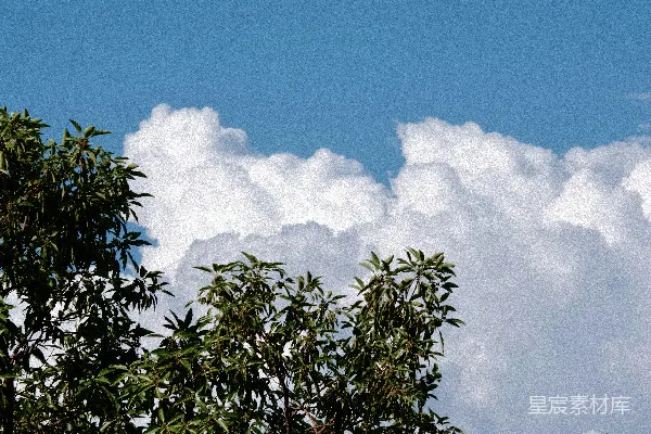 高清摄影 一架飞机穿过一片云层中的蔚蓝天空