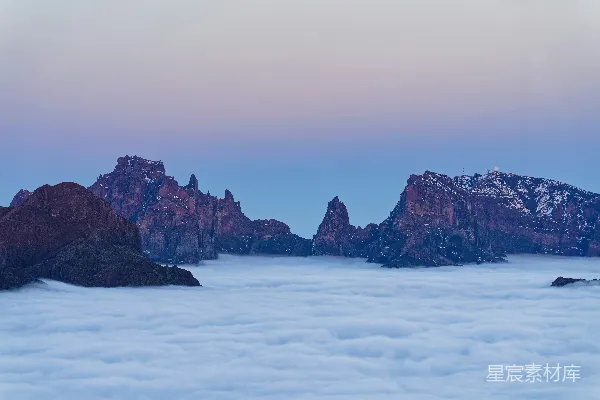 高清摄影 云端之上山峦的风景