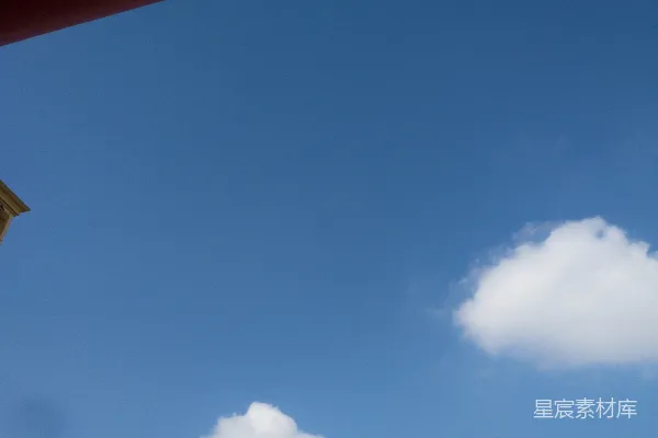 高清摄影 停车场上看的一栋建筑的外观