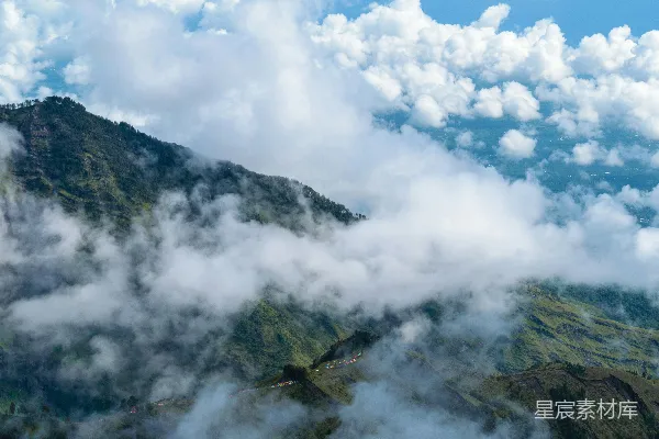高清摄影 云遮雾罩的山景