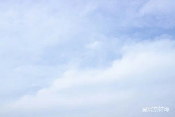 高清摄影 一群人在海滩上放风筝