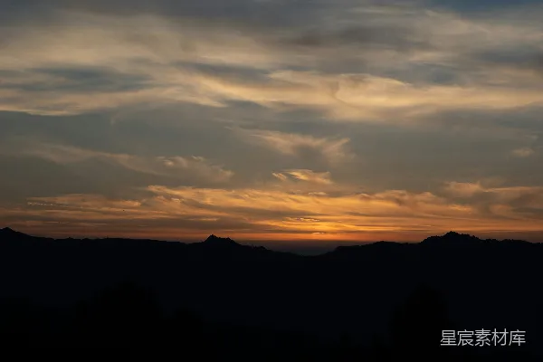 高清摄影 群山之上夕阳西下