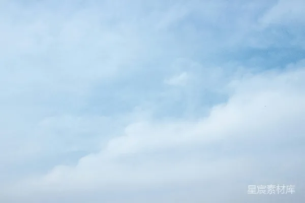 高清摄影 一群人在海滩上正放风筝