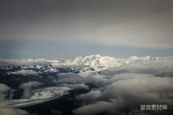 高清摄影 飞机上看的一片山峦景象