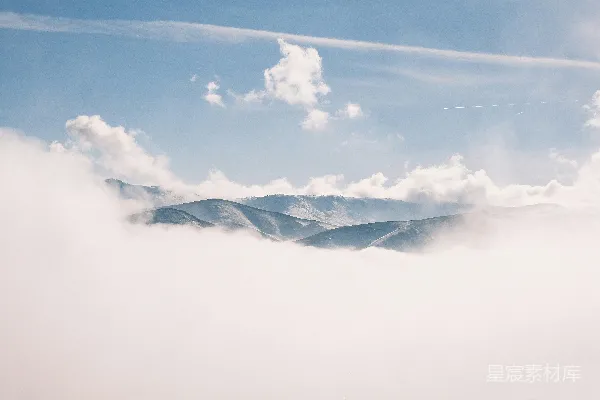 高清摄影 云雾中的山脉景色