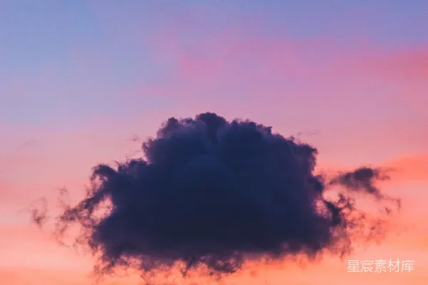 高清摄影 傍晚天空中飞行的一架飞机