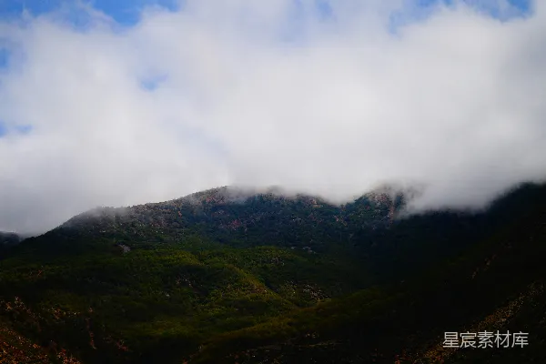 高清摄影 山间低垂的云雾美景