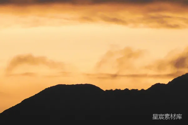 高清摄影 夕阳下的山影