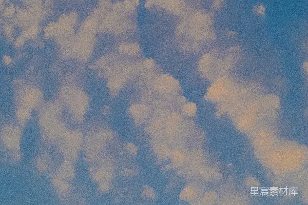 高清摄影 fluffy云在淡蓝色的天空中漂浮