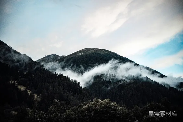 高清摄影 云中的山峰