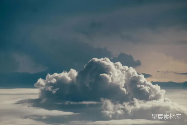 高清摄影 暴风雨天空下戏剧性的云 formations
