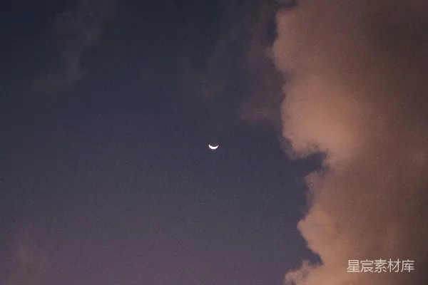高清摄影 天边云遮月 crescent