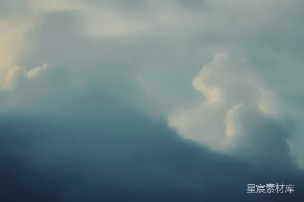 高清摄影 阴天有云块和阴影的天空。