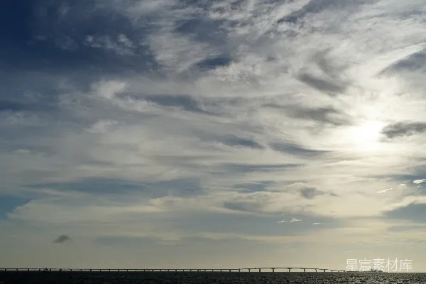高清摄影 暮云下长桥夕阳