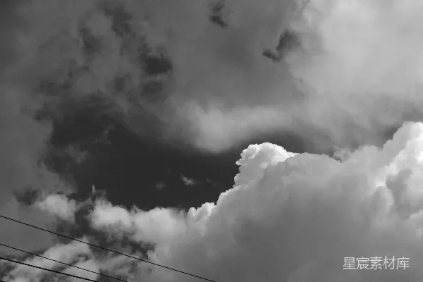 高清摄影 dramatic 黑白天空，云彩和电线。
