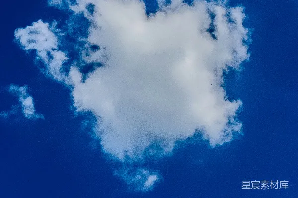 高清摄影 深蓝天空中一朵白色的云