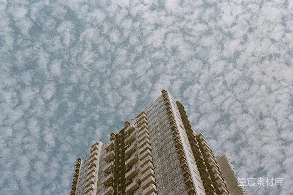 高清摄影 高楼大厦下的阴云天空