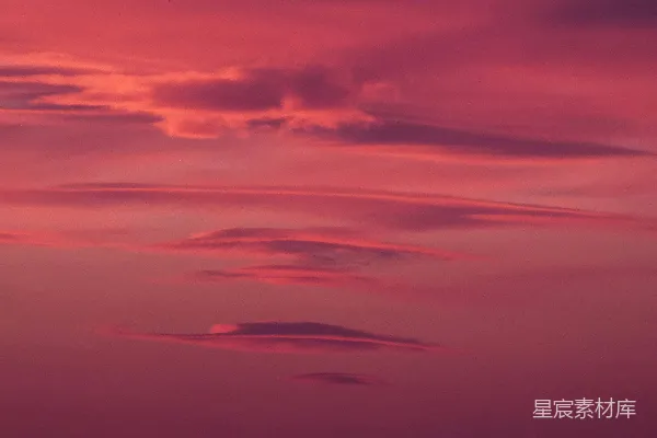 高清摄影 红蓝相间的阴天天空