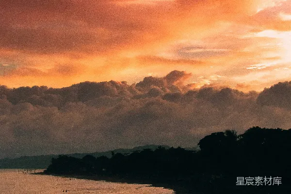 高清摄影 海滩和水域的一处日落景色