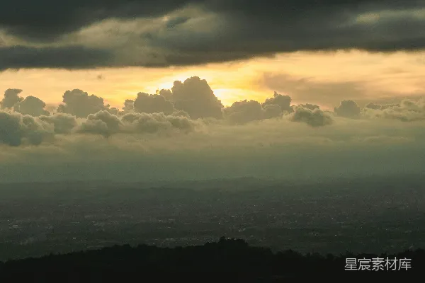 高清摄影 夕阳下山顶看的城市风景