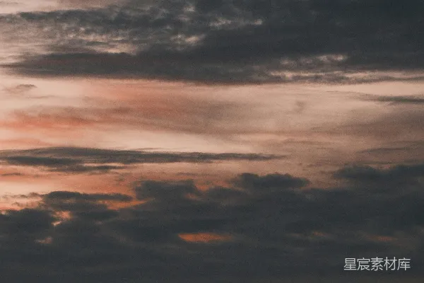 高清摄影 戏剧性的夕阳云彩，橙色和灰色的色调