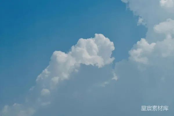 高清摄影 白云漂浮在湛蓝的天空中
