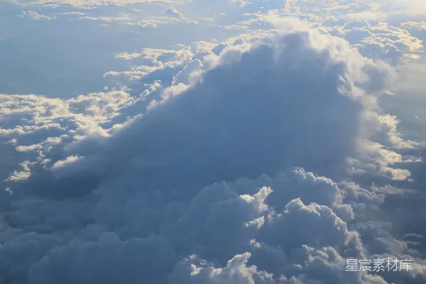 高清摄影 高空拍摄到的戏剧性浓积云形成景象。