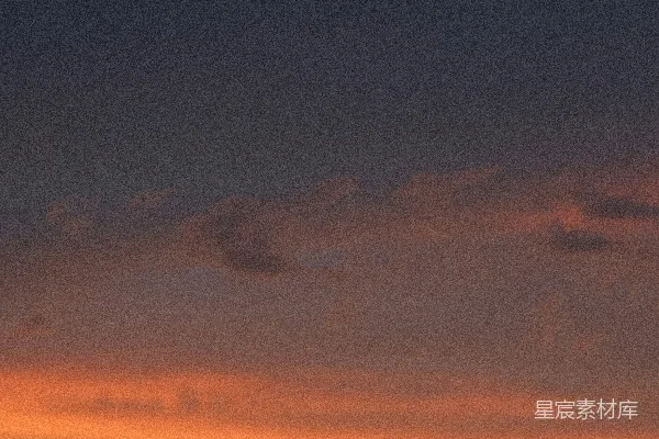 高清摄影 dramatic日落天空，橙色与深蓝色的色彩交映。