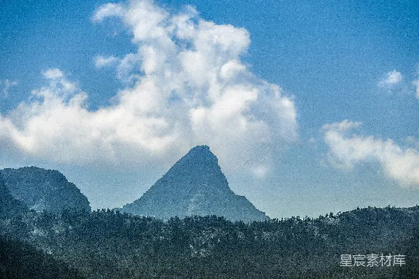 高清摄影 山间白云下的 landscape摄影