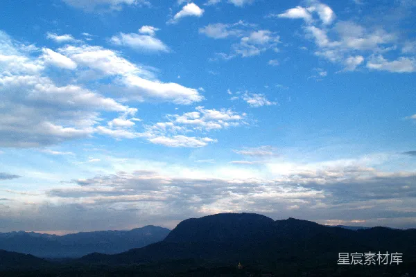 高清摄影 山峦之上蓝天白云的景象
