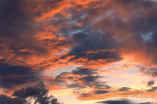高清摄影 戏剧性的夕阳云彩，橙色和灰色的色调