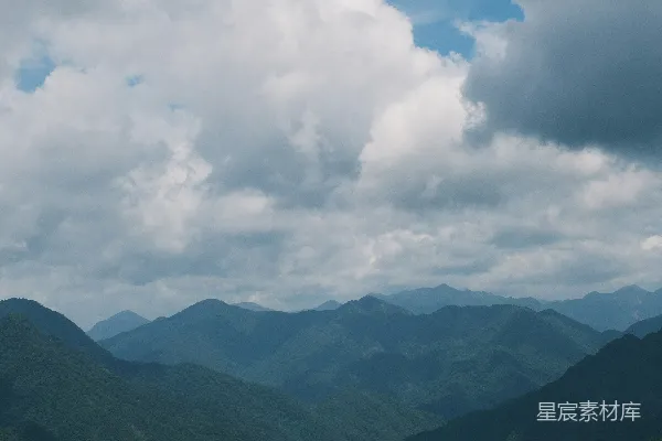 高清摄影 绿山云浮的景象
