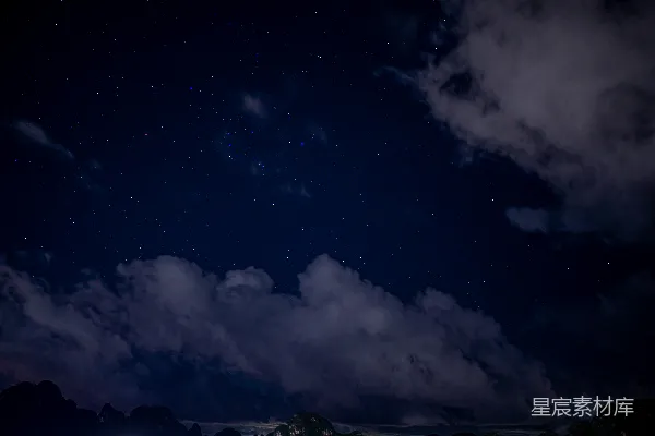 高清摄影 夜空中的星星和云朵