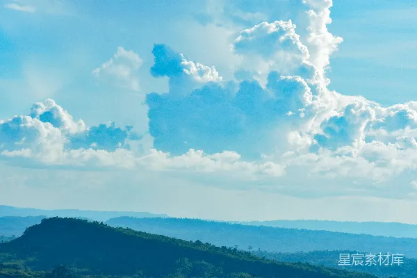 高清摄影 山间云雾缭绕的一景