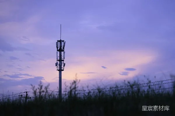 高清摄影 田野中的一个 cellphone 塔