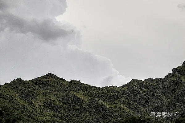 高清摄影 云遮雾绕的翠山 rugged
