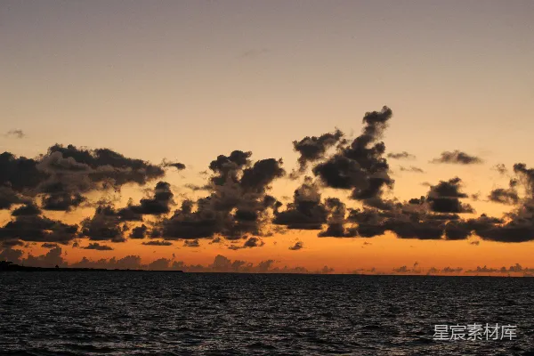 高清摄影 夕阳下的惊涛骇浪
