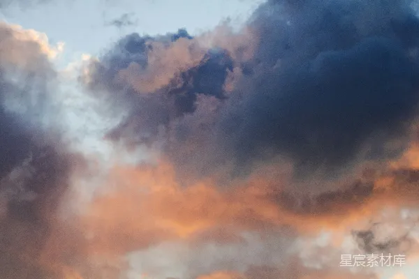 高清摄影 夕阳映照下的戏剧性云彩