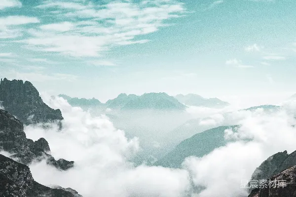 高清摄影 山顶附近有一人。