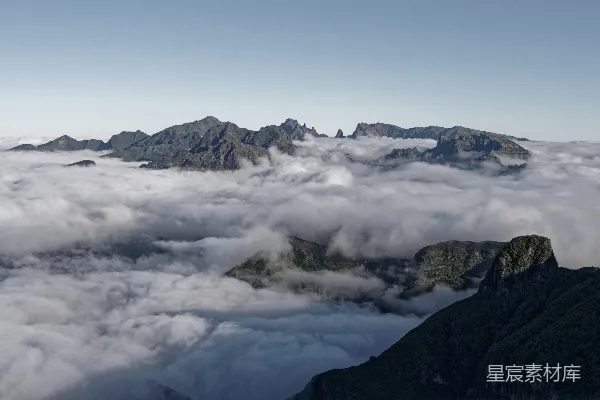 高清摄影 蓝天下的山峦