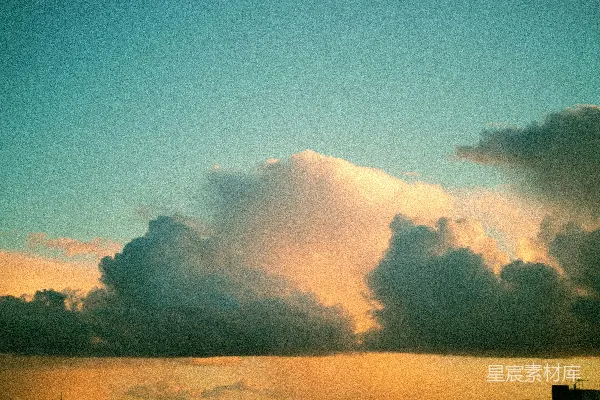 高清摄影 夕阳下壮丽的云层被照亮