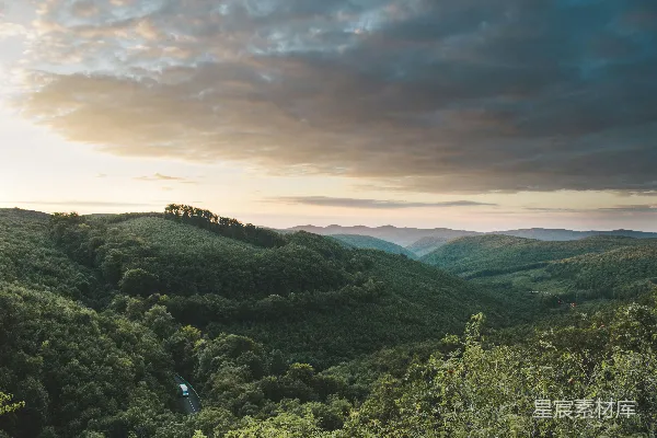 高清摄影 有树有山的风景图