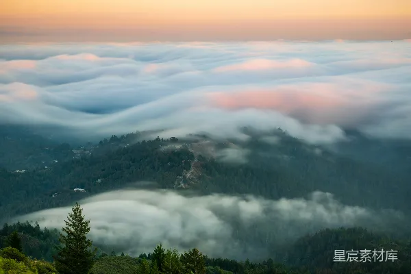 高清摄影 云雾中的山景