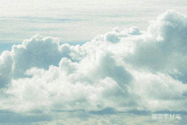 高清摄影 fluffy白云漂浮在浅蓝的天空中