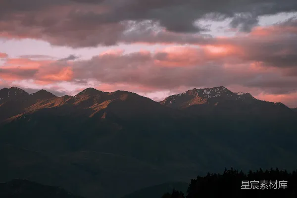 高清摄影 夕阳下的山峦美景