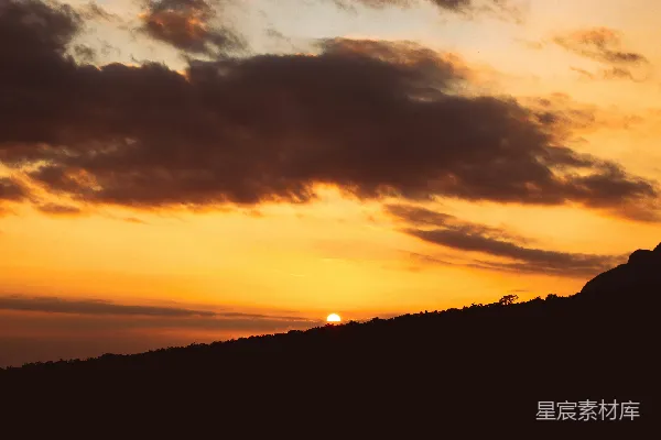 高清摄影 山峦之间夕阳的余晖