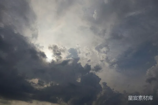 高清摄影 暴风雨般的乌云遮住了太阳