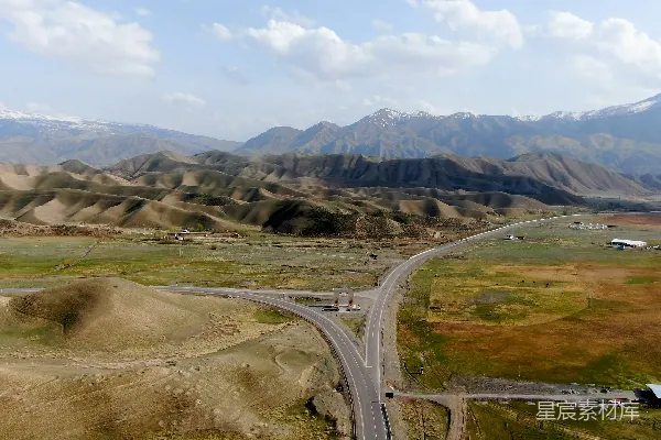 高清摄影 山间道路上空俯视的景象