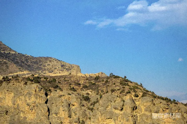 高清摄影 Rocky山崖面下的蓝天。